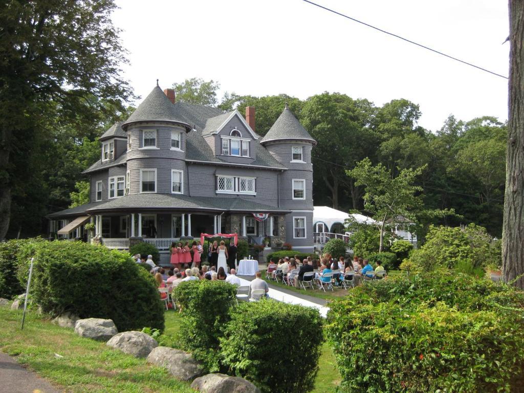 Castle Manor Inn Gloucester Exterior photo